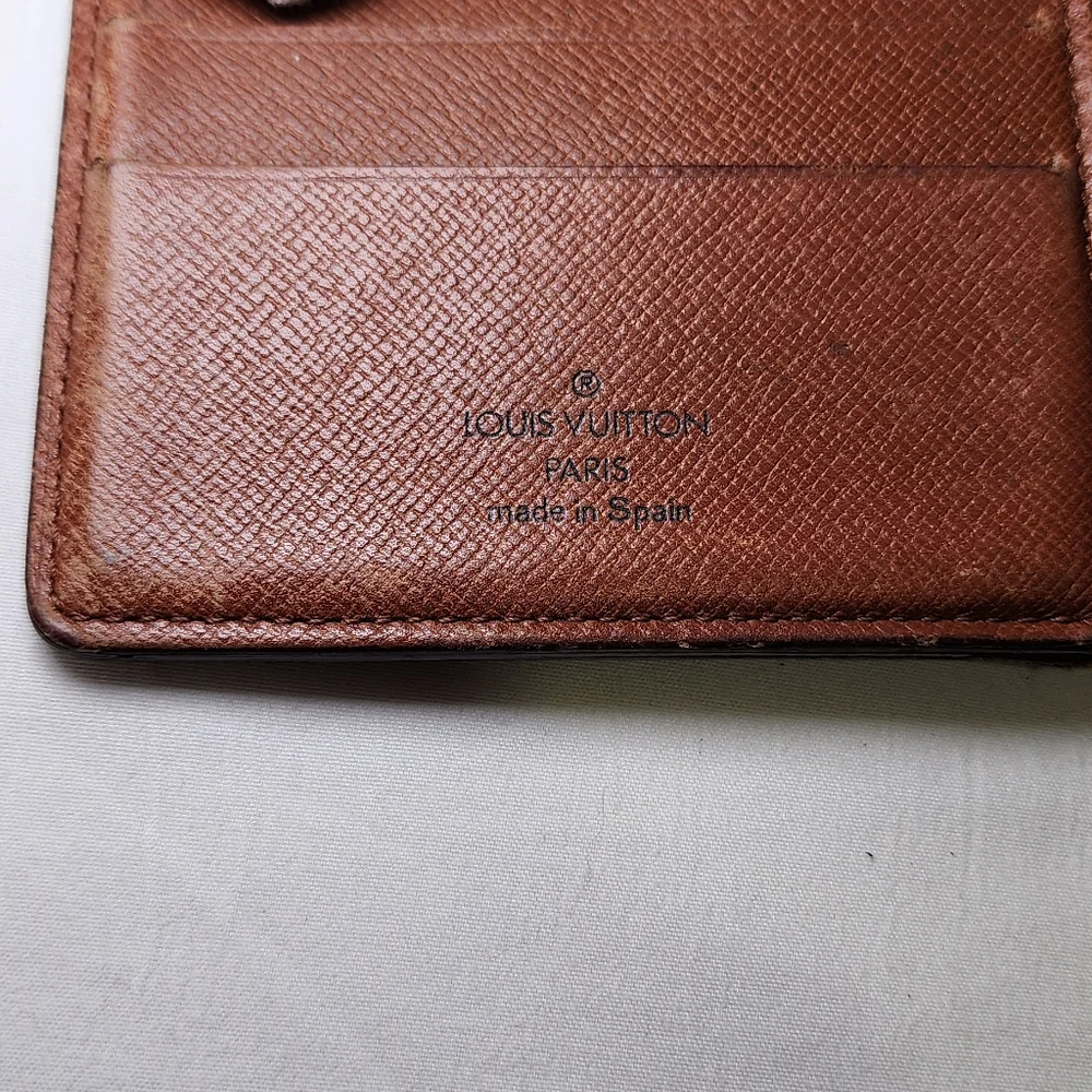 Louis Vuitton Monogram Bi-Fold - Picture 11 of 15